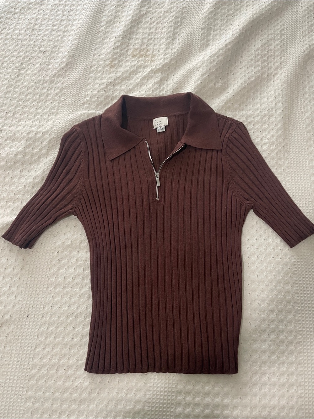 Ribbed Half-Sleeve Polo Sweater in Deep Brown